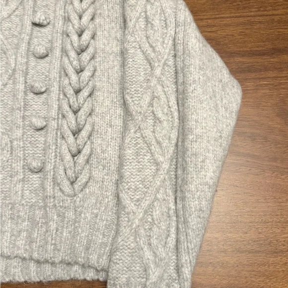 H&M Gray Cable Knit Sweater Size Small - Picture 6 of 6